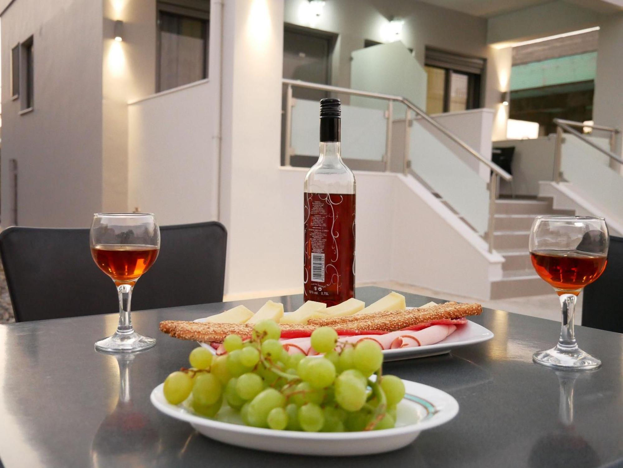 Erotokritos Studios Agia Marina  Екстер'єр фото